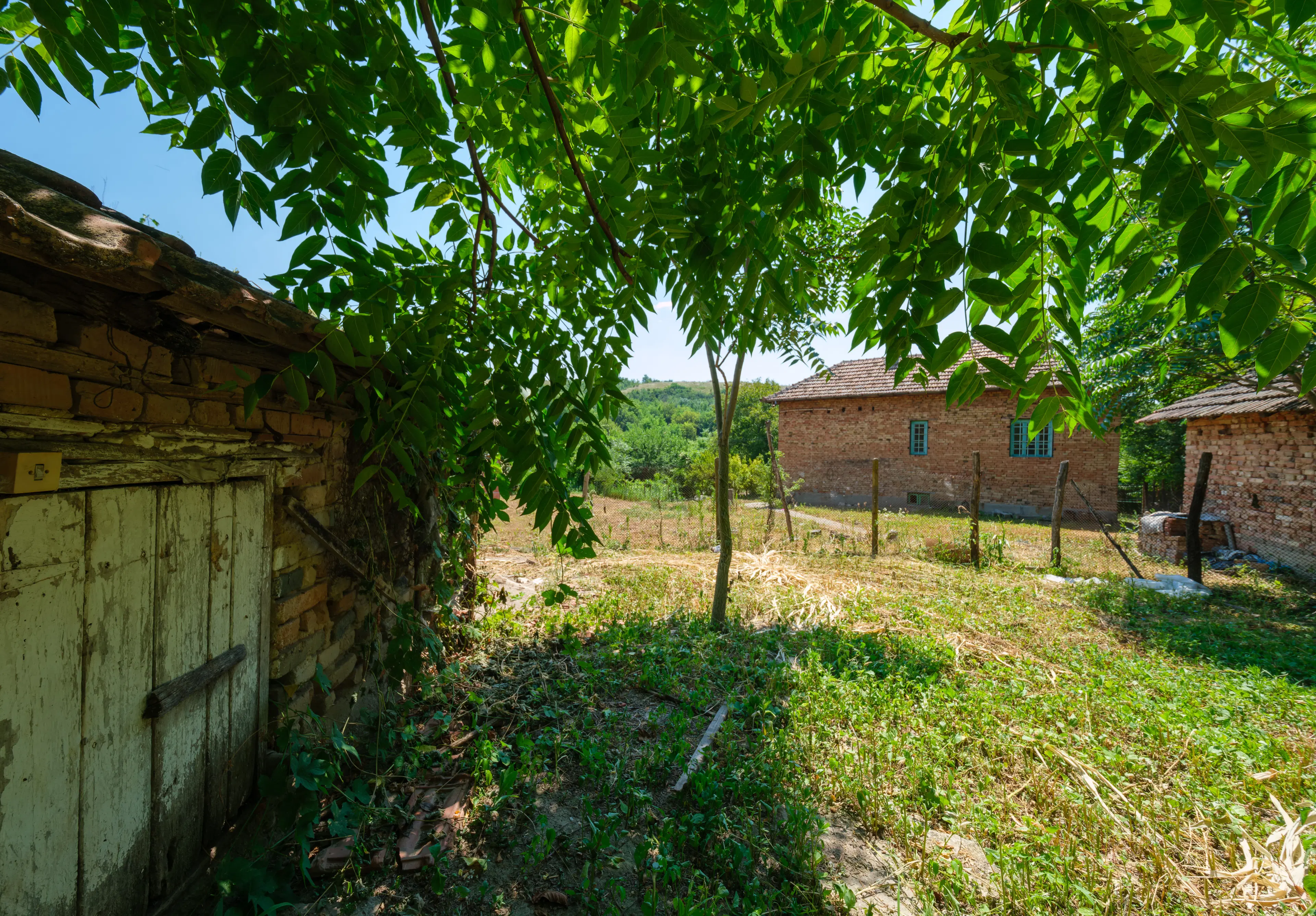 Woning met 2 verdiepingen, 1.597 m2 grond en bijgebouwen in Galovo - Bulgarije