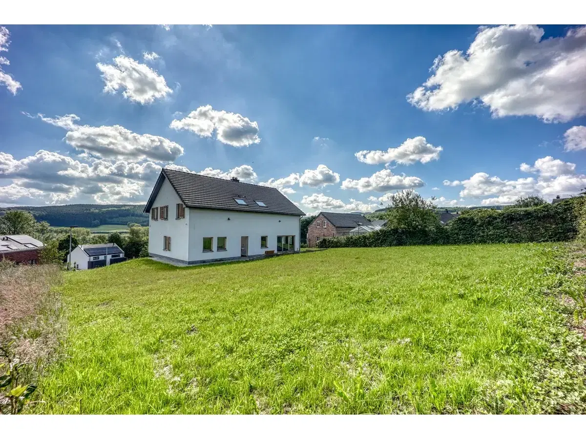 Vernieuwde villa met gastenverblijf in Stavelot - België