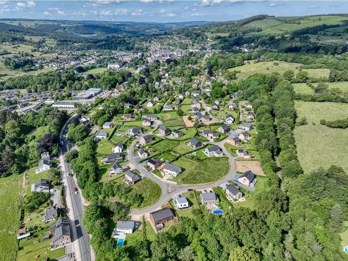 Vernieuwde villa met gastenverblijf in Stavelot - België