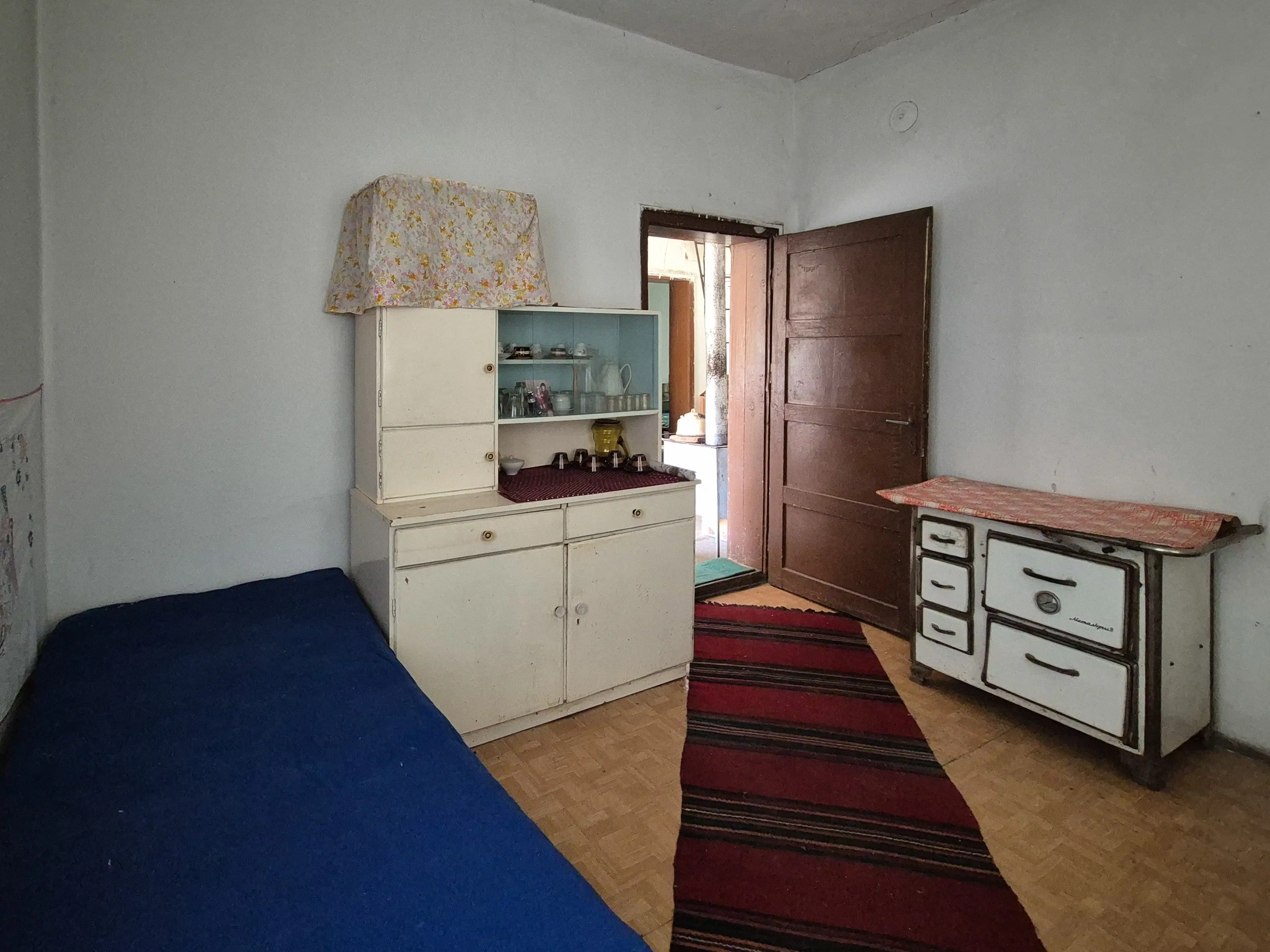 Hoofdgebouw, bijgebouwen en 1.190 m2 land in Tsar Shishmanovo - Bulgarije