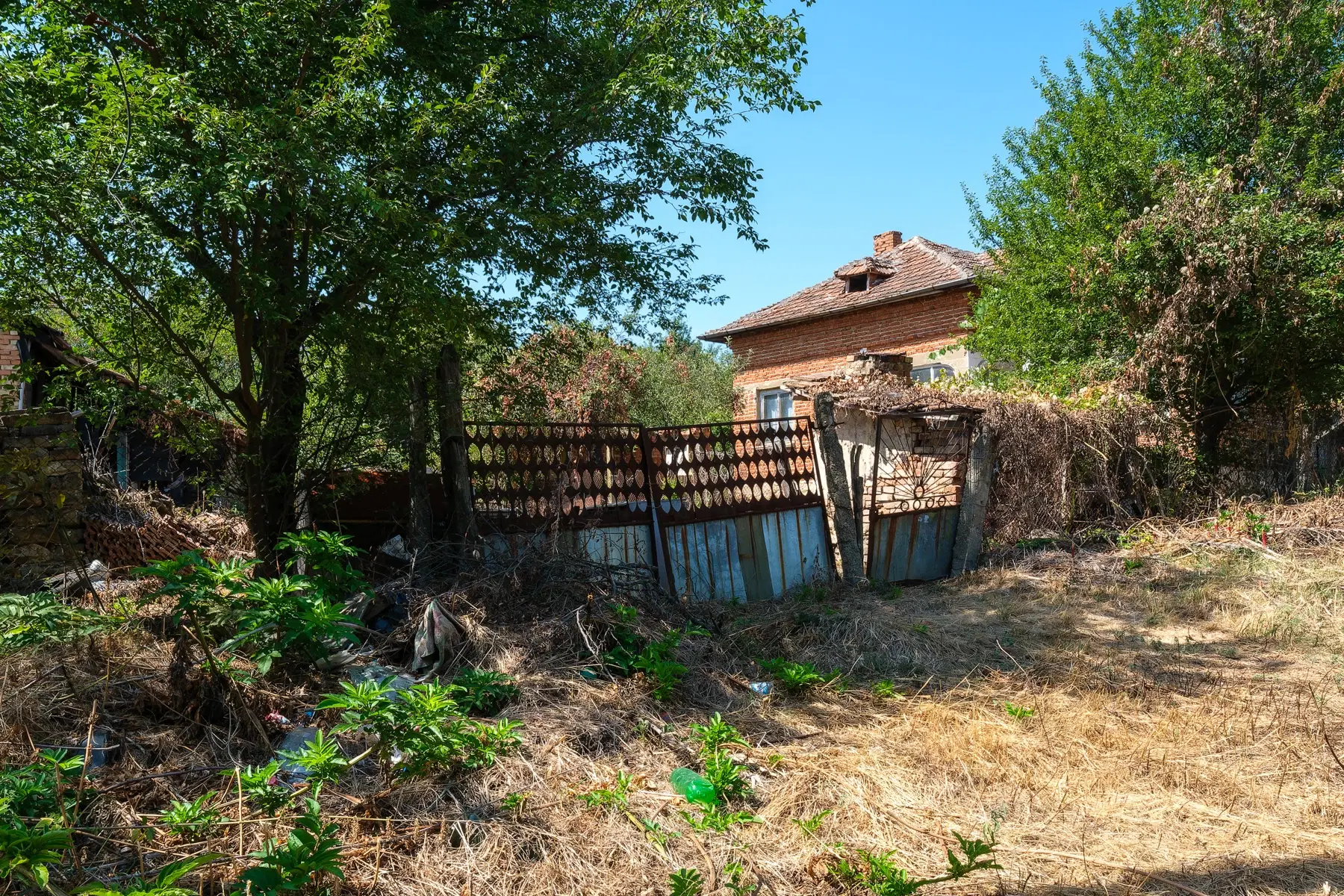 Huis met bijgebouw en 1.244 m² grond - Izvor Mahala - Bulgarije