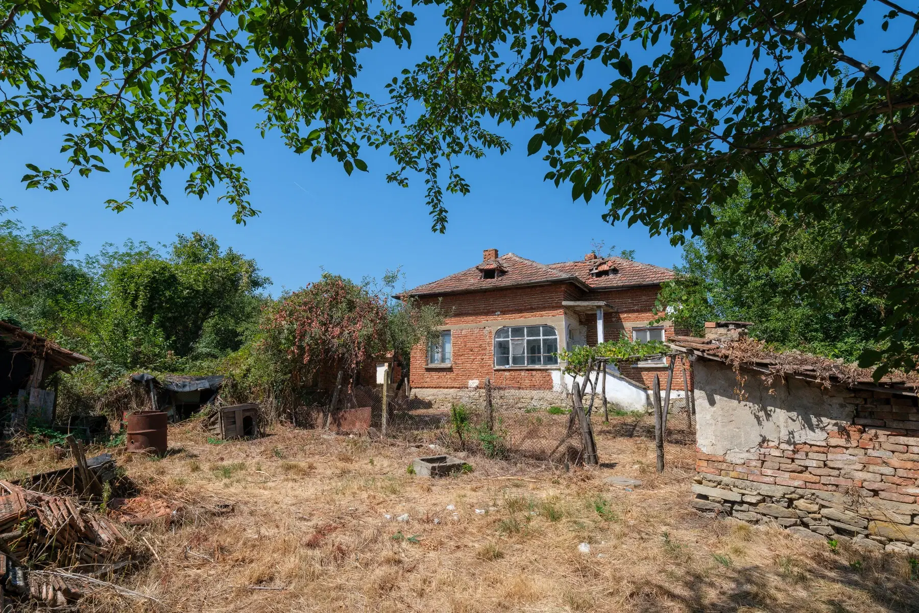 Huis met bijgebouw en 1.244 m² grond - Izvor Mahala - Bulgarije