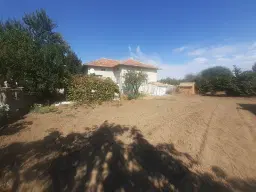 Boerderij, 3 huizen, bijgebouwen en 3.320 m2 met wijngaarden in Kladensti, Dobrich - Bulgarije
