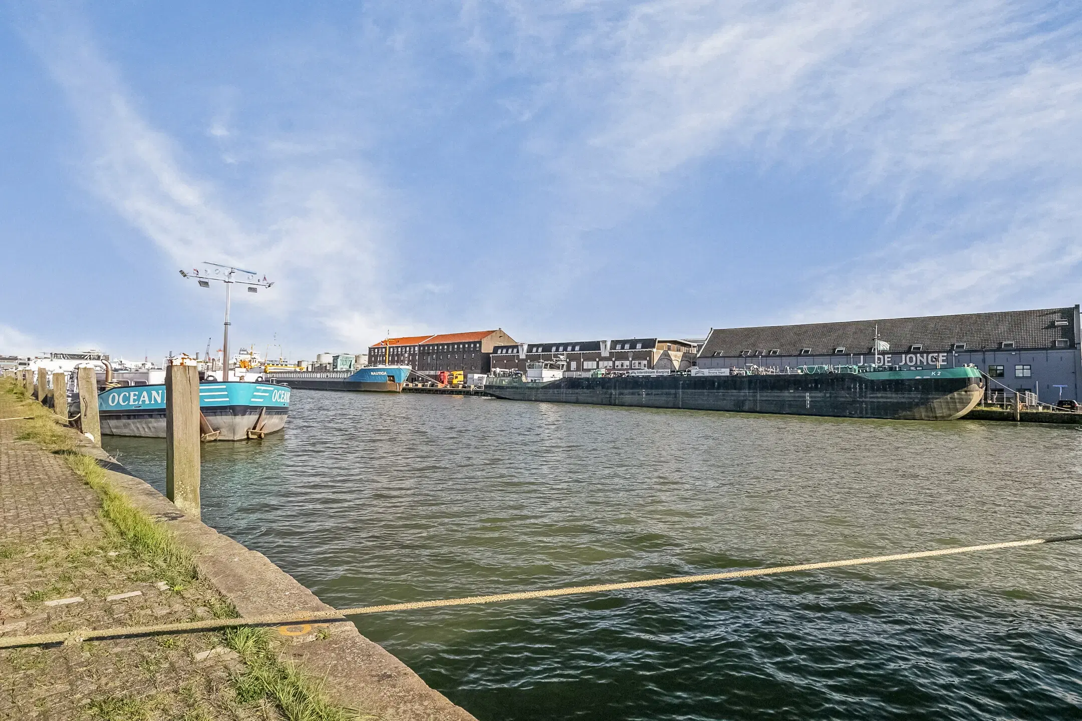 Vlaardingen, Koningin Wilhelminahaven NZ 2 J