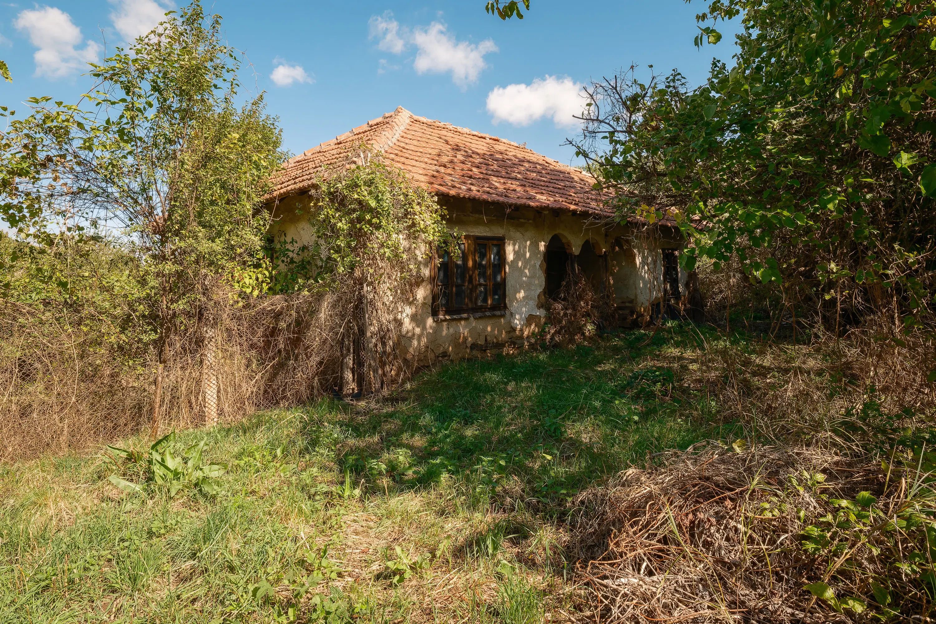 1.900 m² grond, 2 huizen en schuur - Kireevo, regio Vidin - Bulgarije