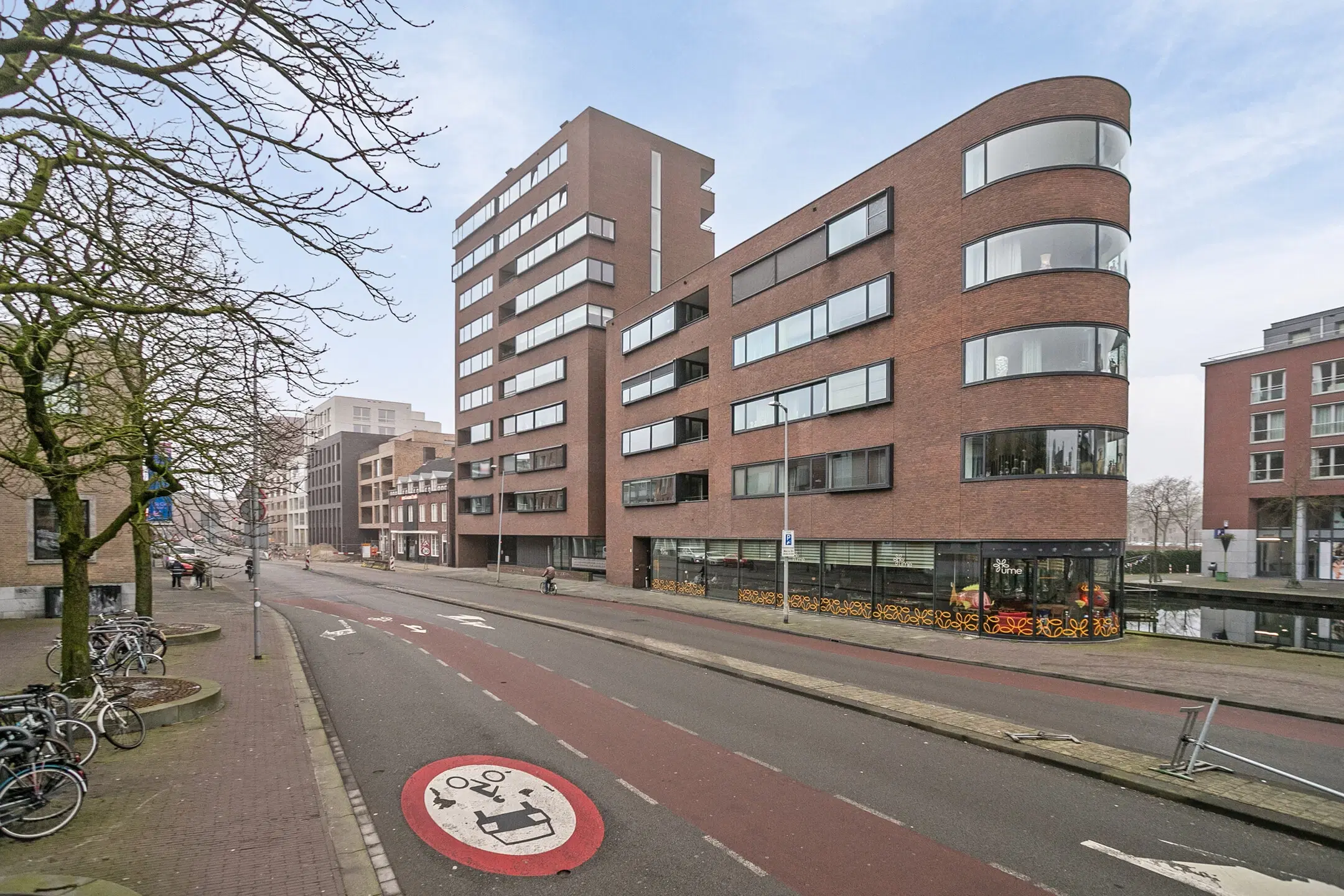 6 volautomatische parkeerplaatsen te Breda