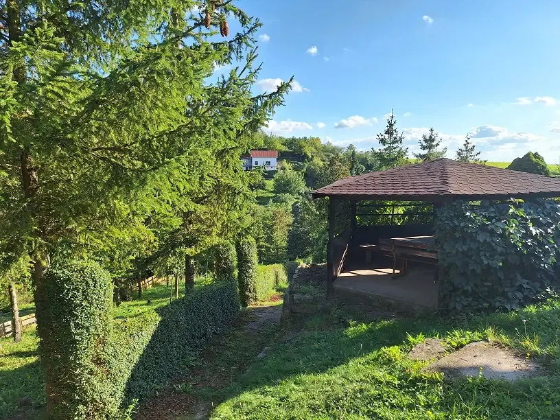 Tuinkavel met piepklein huisje in Sangerhausen - Duitsland