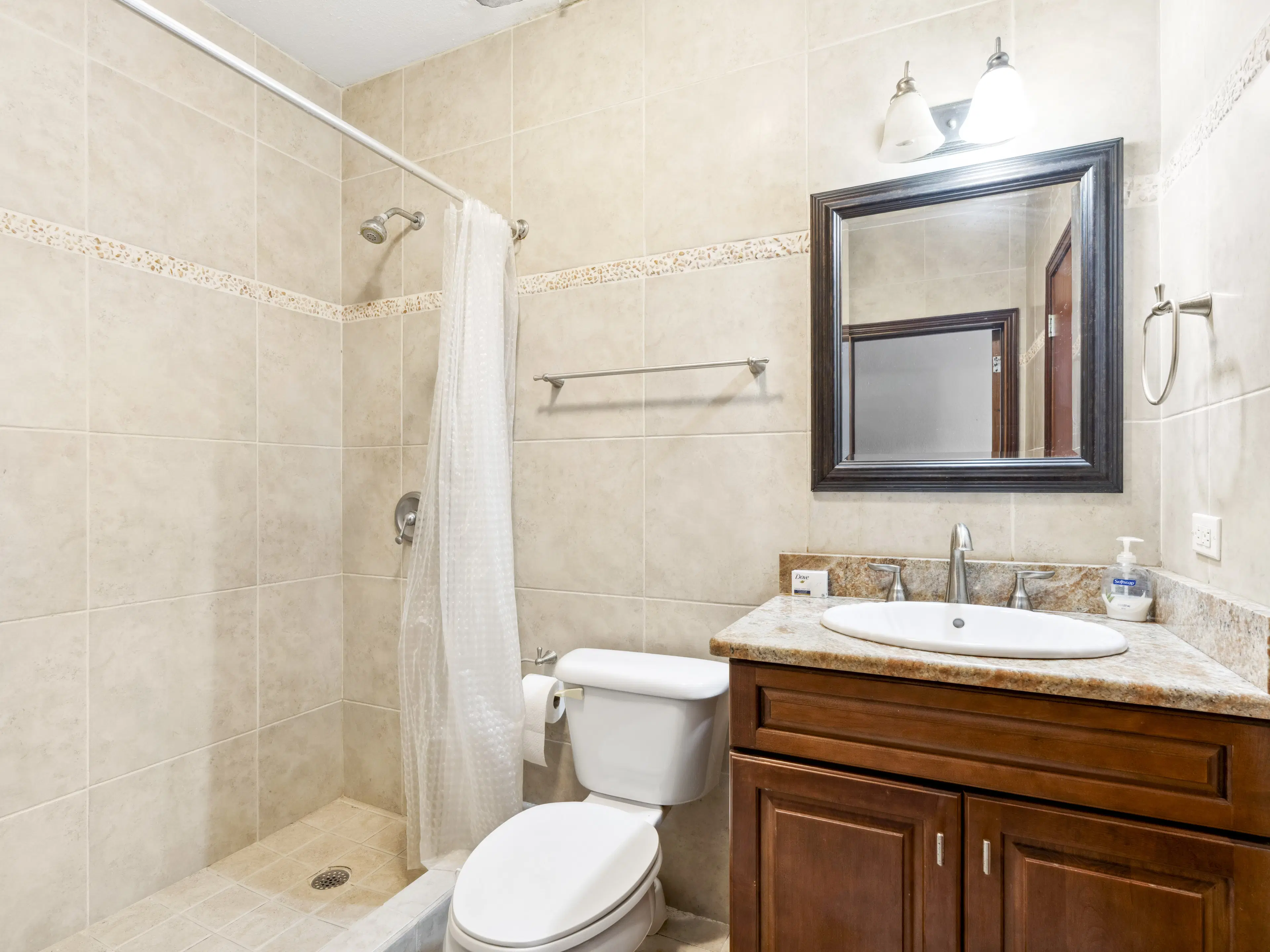 Apartment (G-17/A-24) gelegen in Tower Building van Rainbow Beach Club te Cupecoy (Sint Maarten)