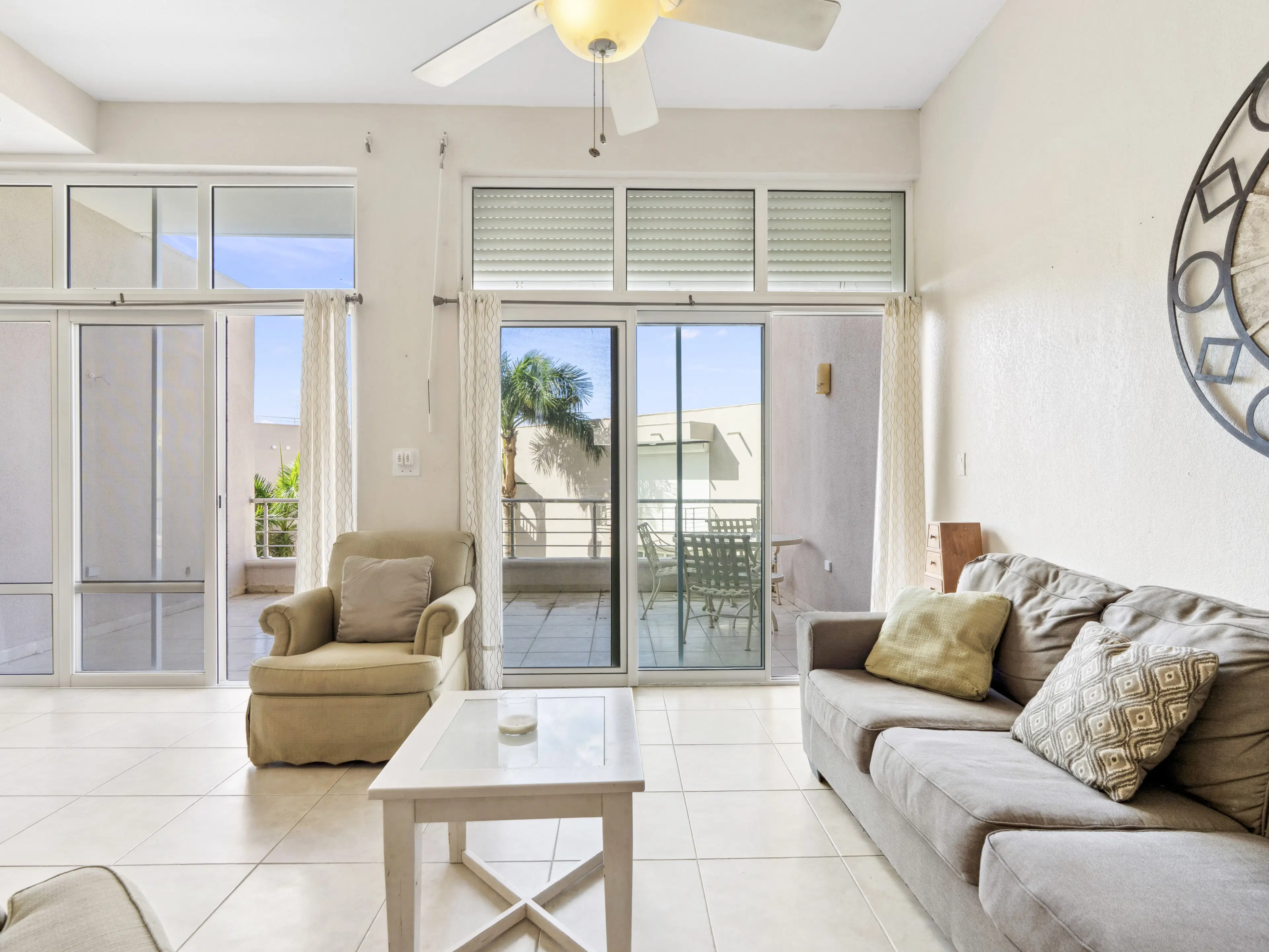 Apartment (G-17/A-24) gelegen in Tower Building van Rainbow Beach Club te Cupecoy (Sint Maarten)