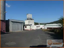Bedrijfspand met magazijn- en productieruimtes, evenals kantoorruimte in Sinntal-Oberzell/Ziegelhütte