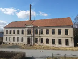 Voormalige textielfabriek op perceel van 5.493 m² in Walddorf - Duitsland
