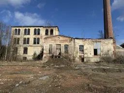 Voormalige textielfabriek op perceel van 5.493 m² in Walddorf - Duitsland