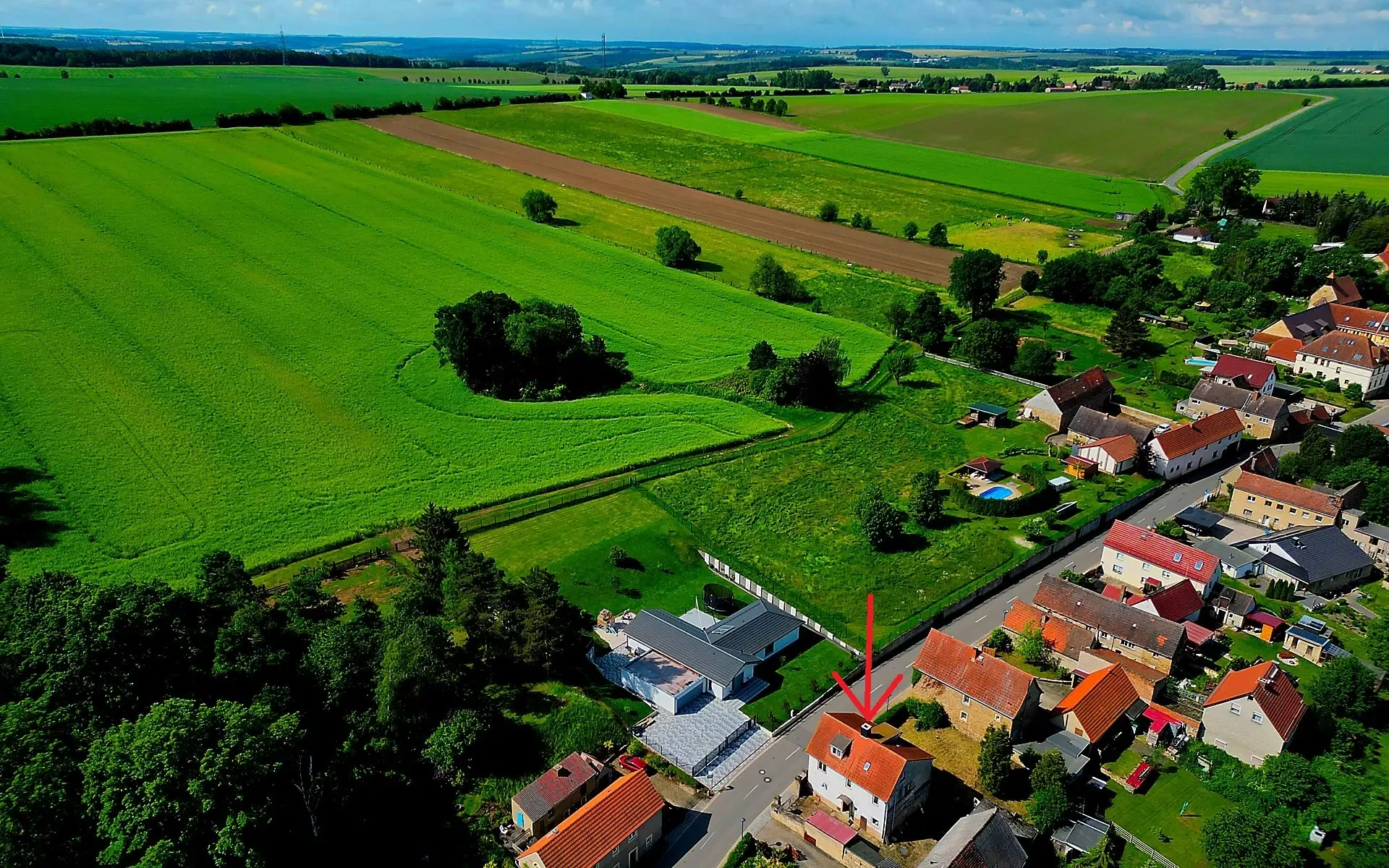 Beleggingspand met 3 appartementen, grote schuur en 2 garages in Droyßig - Duitsland