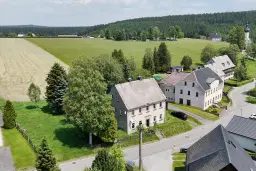 Tweegezinswoning op een ruim perceel van ongeveer 1.578 m² in Kühnhaide - Duitsland