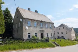 Tweegezinswoning op een ruim perceel van ongeveer 1.578 m² in Kühnhaide - Duitsland