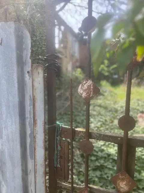 Vrijstaand landhuis met schuur op ruime kavel van ca. 1.090 m² in Rohndorf (Südliches Anhalt) Halle-Leipzig- Flughafen - Duitsland
