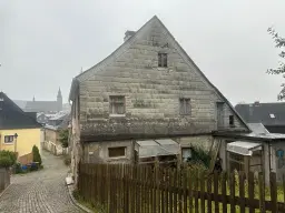 Vrijstaande woning + garage op 640 m² eigendomsperceel in Schneeberg, West Erstgebergte - Duitsland