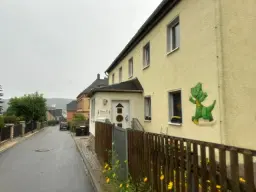 Vrijstaande woning + garage op 640 m² eigendomsperceel in Schneeberg, West Erstgebergte - Duitsland