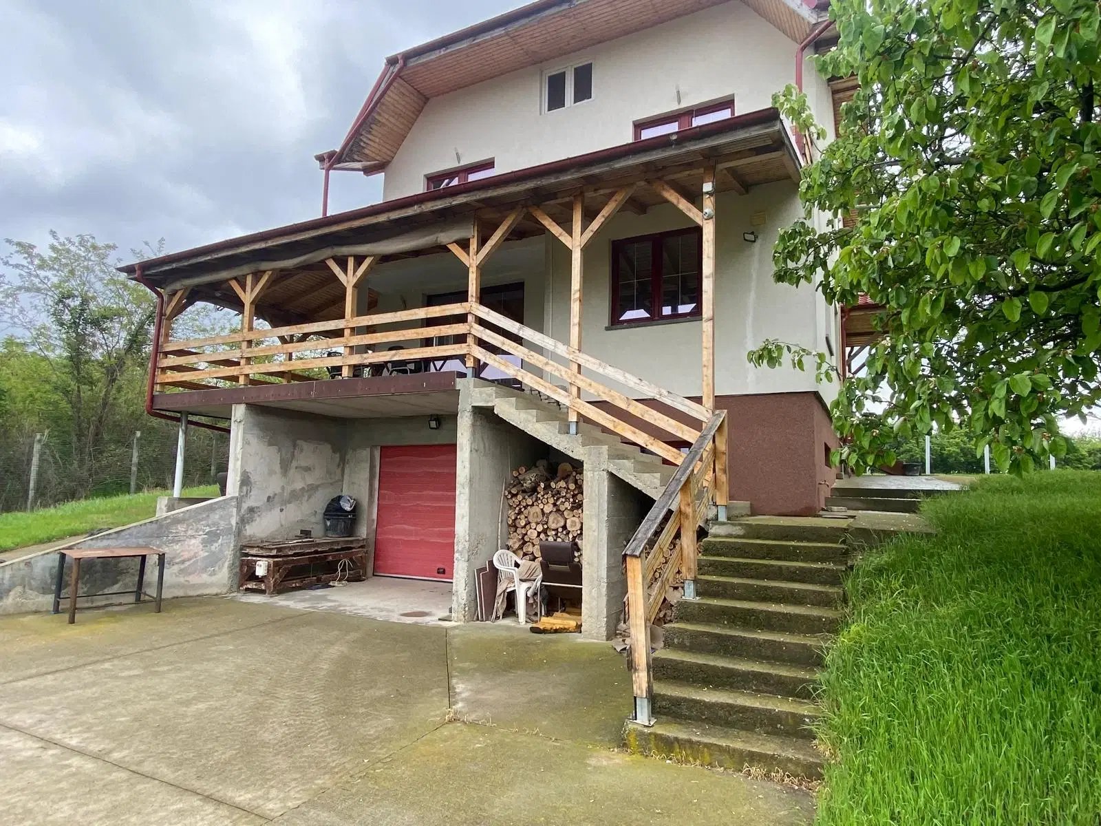 Degelijk gebouwd huis (2008) op 3.928 m² perceel in Valea Calugareasca, Judetul Prahova - Roemenië