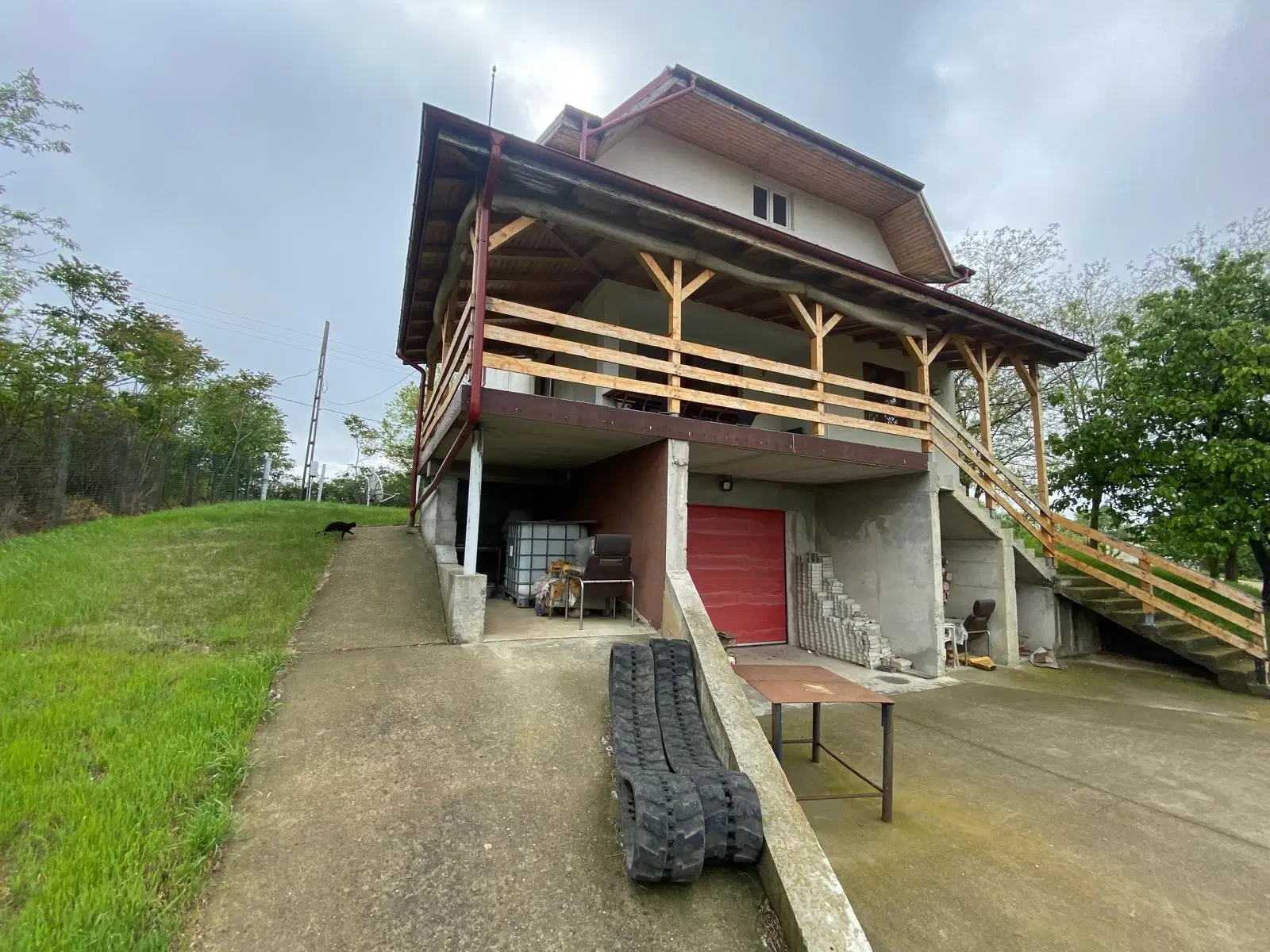 Degelijk gebouwd huis (2008) op 3.928 m² perceel in Valea Calugareasca, Judetul Prahova - Roemenië