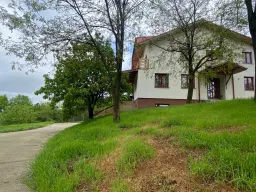 Degelijk gebouwd huis (2008) op 3.928 m² perceel in Valea Calugareasca, Judetul Prahova - Roemenië