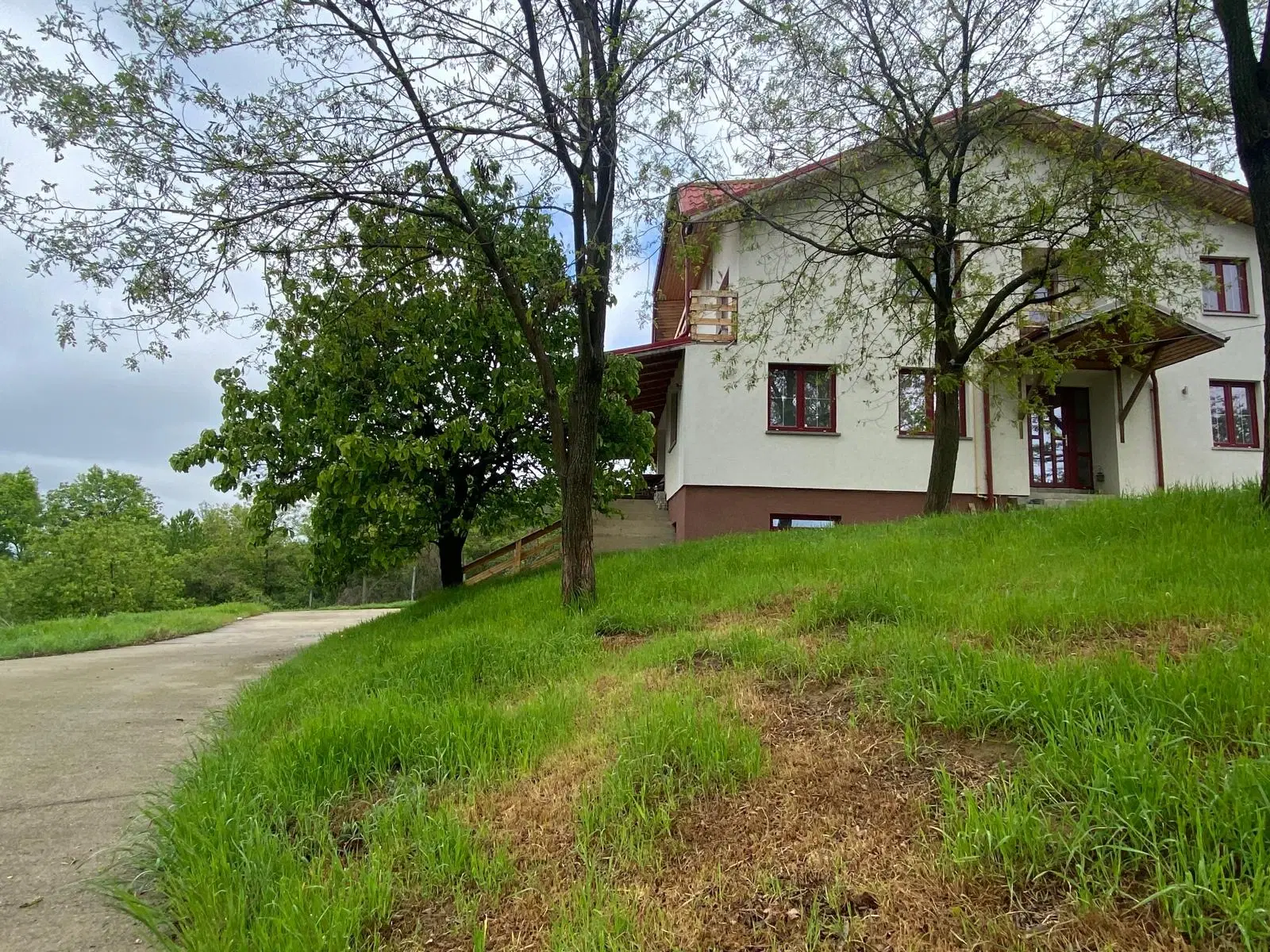 Degelijk gebouwd huis (2008) op 3.928 m² perceel in Valea Calugareasca, Judetul Prahova - Roemenië
