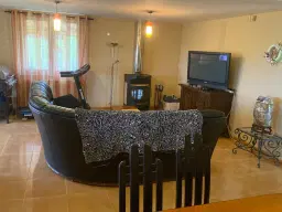 Degelijk gebouwd huis (2008) op 3.928 m² perceel in Valea Calugareasca, Judetul Prahova - Roemenië