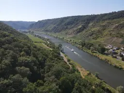 Eigendomsperceel boven rustplaats in Ernst, nabij Cochem - Duitsland