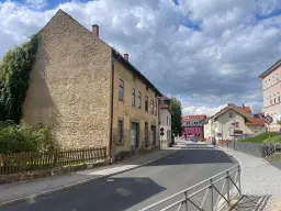Hoekgebouw met voormalige supermarkt en 6 eenheden in Dermbach, Stadtlengsfeld - Duitsland