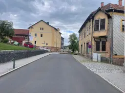 Hoekgebouw met voormalige supermarkt en 6 eenheden in Dermbach, Stadtlengsfeld - Duitsland