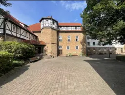 Hoekgebouw met voormalige supermarkt en 6 eenheden in Dermbach, Stadtlengsfeld - Duitsland