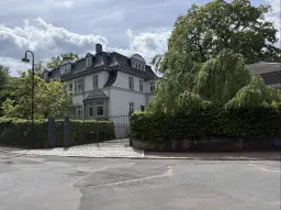 Hoekgebouw met voormalige supermarkt en 6 eenheden in Dermbach, Stadtlengsfeld - Duitsland