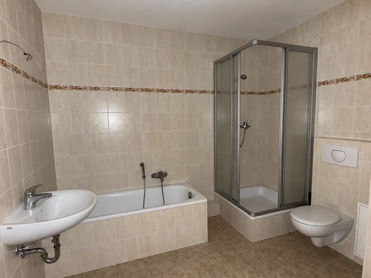 Appartementencomplex 7 woningen (1 verhuurd, huur stroom: 7.086,60,-) nabij Marktplein van Annaberg-Buchholz - Duitsland