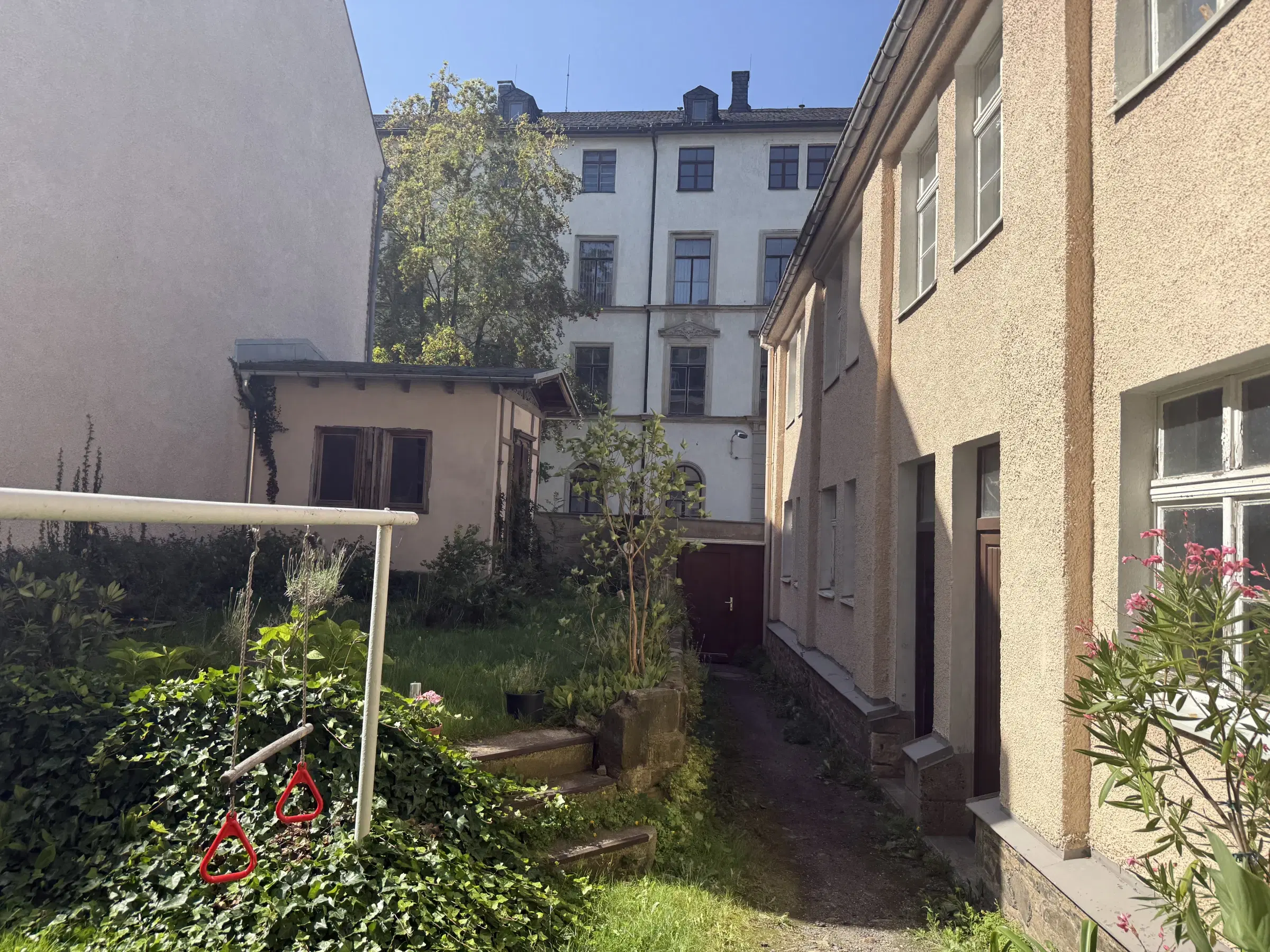 Appartementencomplex 7 woningen (1 verhuurd, huur stroom: 7.086,60,-) nabij Marktplein van Annaberg-Buchholz - Duitsland