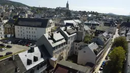 Appartementencomplex 7 woningen (1 verhuurd, huur stroom: 7.086,60,-) nabij Marktplein van Annaberg-Buchholz - Duitsland