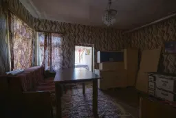 Hoofdgebouw, garage en bijgebouwen op perceel grond van 4.422 m² in Zhiten, Dobroedja - Bulgarije