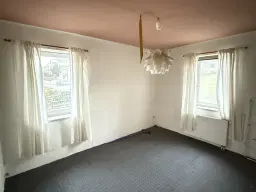 Villa met 3 wooneenheden en garages op 786 m² perceel in Waldheim - Duitsland