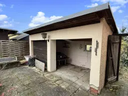 Villa met 3 wooneenheden en garages op 786 m² perceel in Waldheim - Duitsland