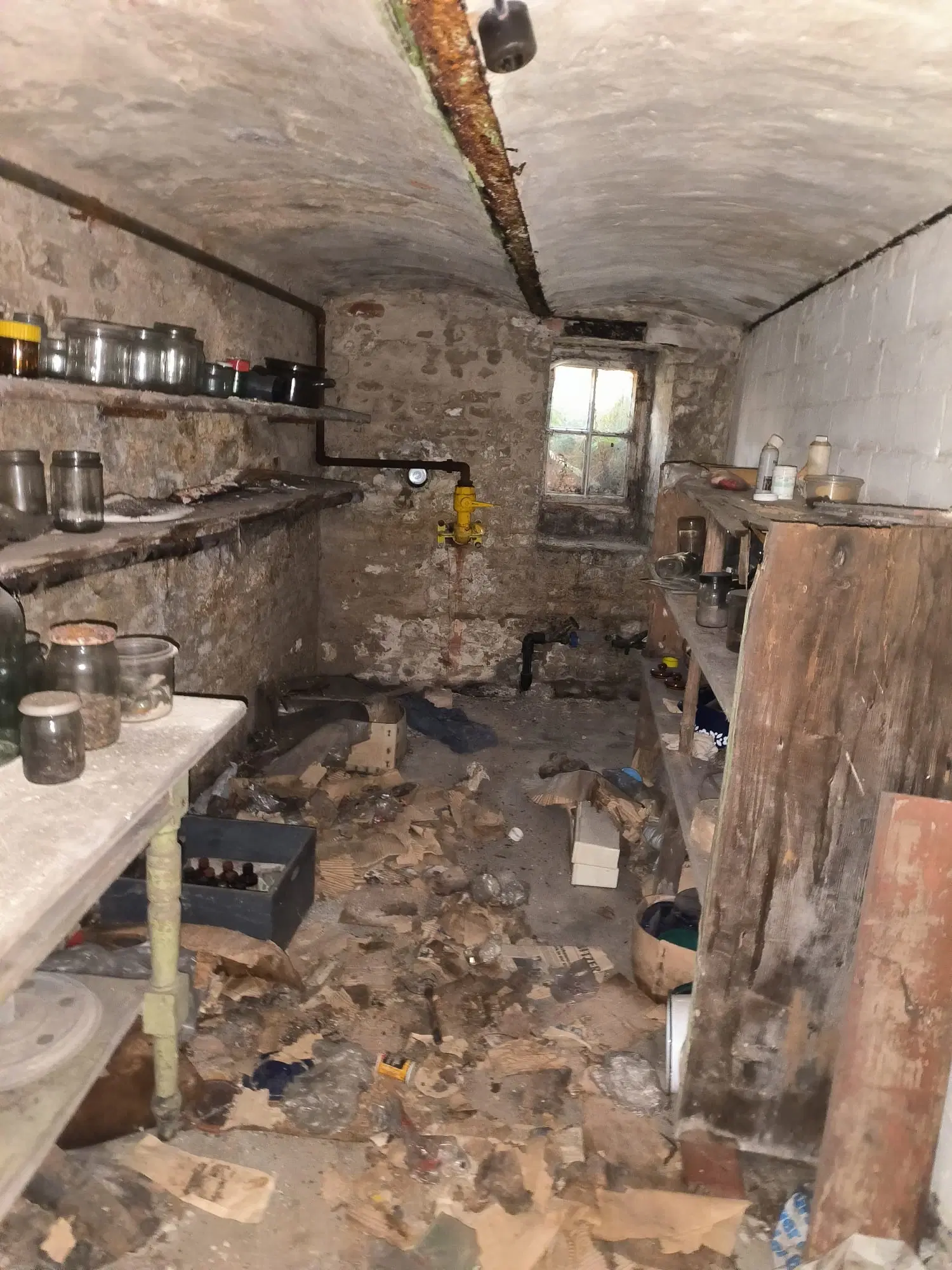 Massief woonhuis met uitbreidingsmogelijkheden en een perceel van 498 m² in Annaburg - Duitsland