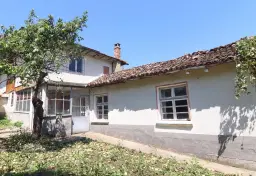 Huis met twee verdiepingen + 660 m² grond in Karan Varbovka - Bulgarije