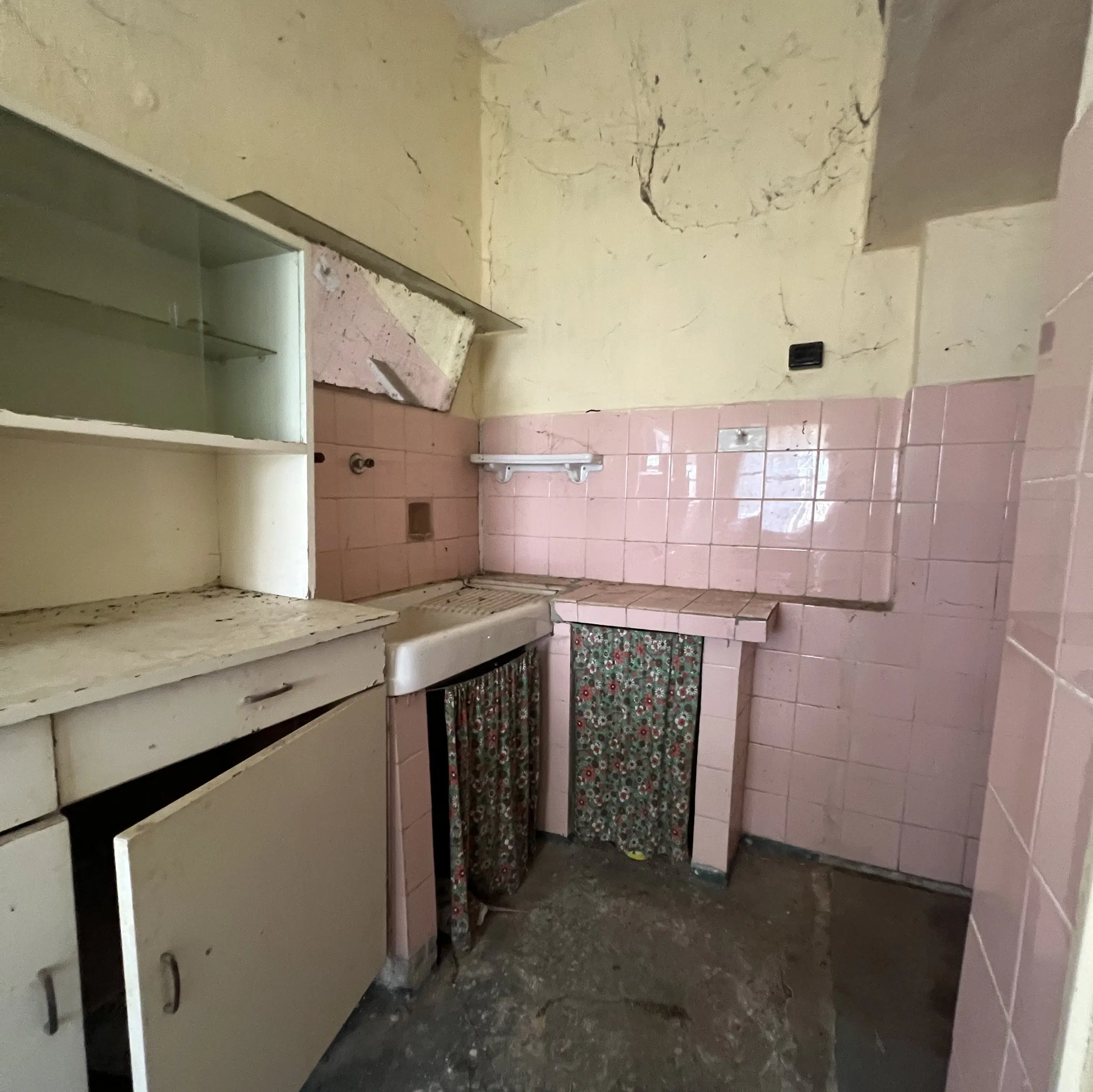 Huis met bijgebouw en schuren in Karamanovo (Ruse) - Bulgarije