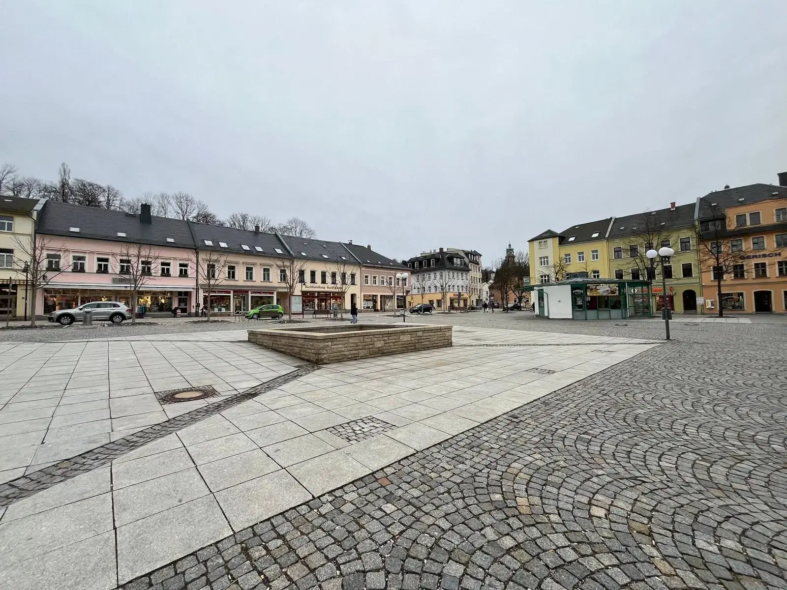 Ruime bovenwoning met beneden bedrijfsruimte in Auerbach - Duitsland