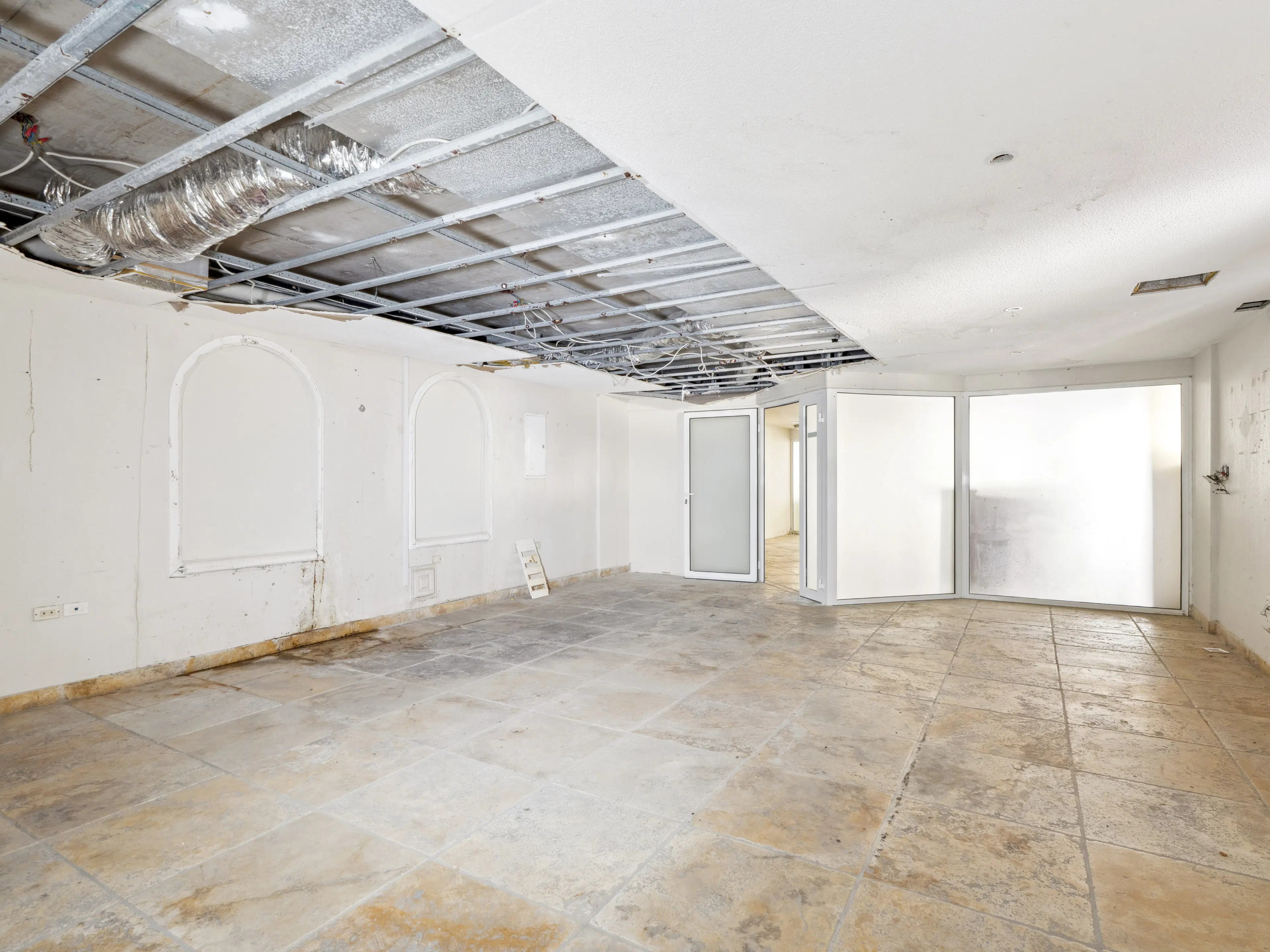Lobby / Kantoor (A-3) gelegen in Tower Building van Rainbow Beach Club te Cupecoy (Sint Maarten)