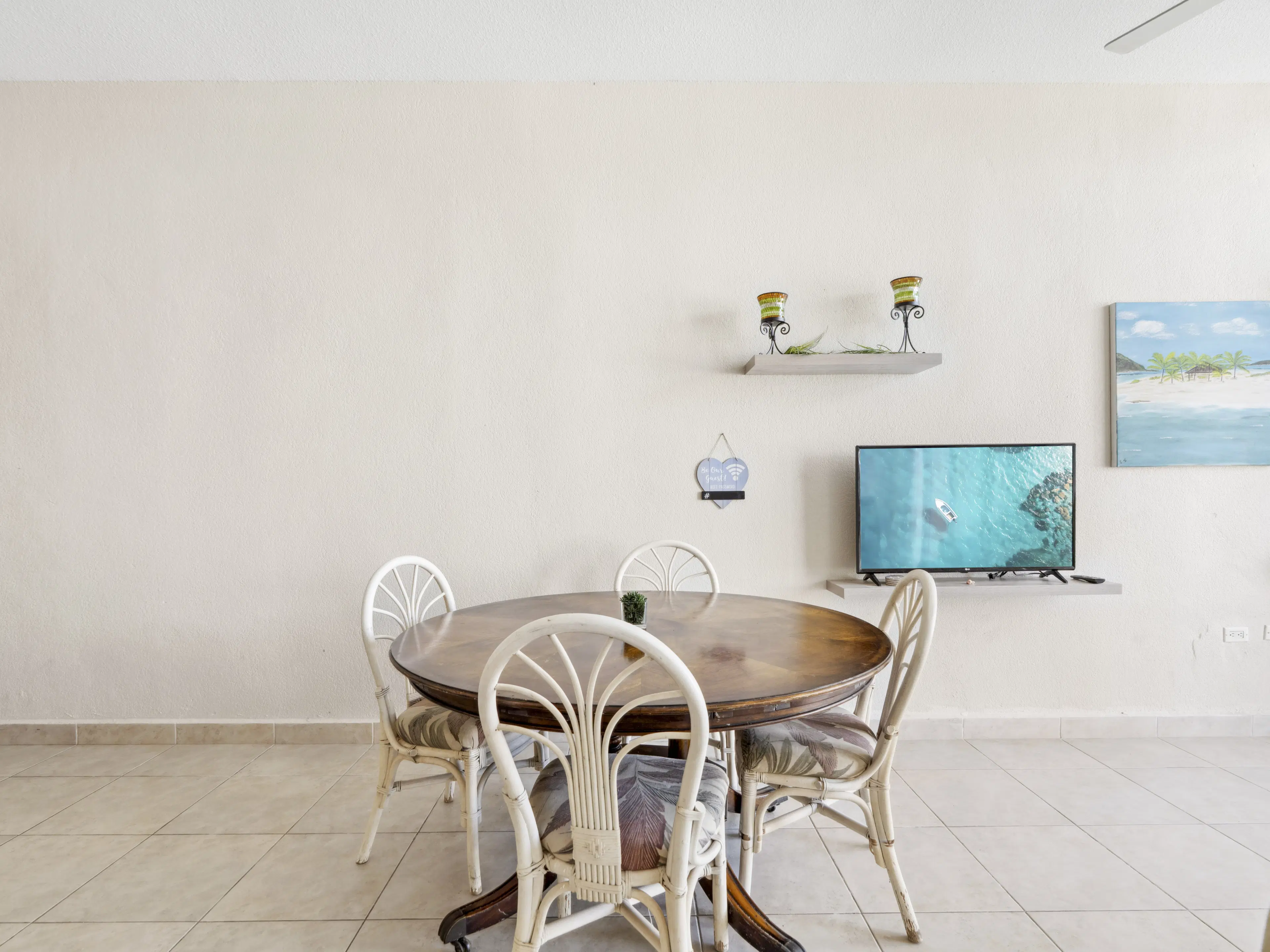Apartment (G-17/A-24) gelegen in Tower Building van Rainbow Beach Club te Cupecoy (Sint Maarten)