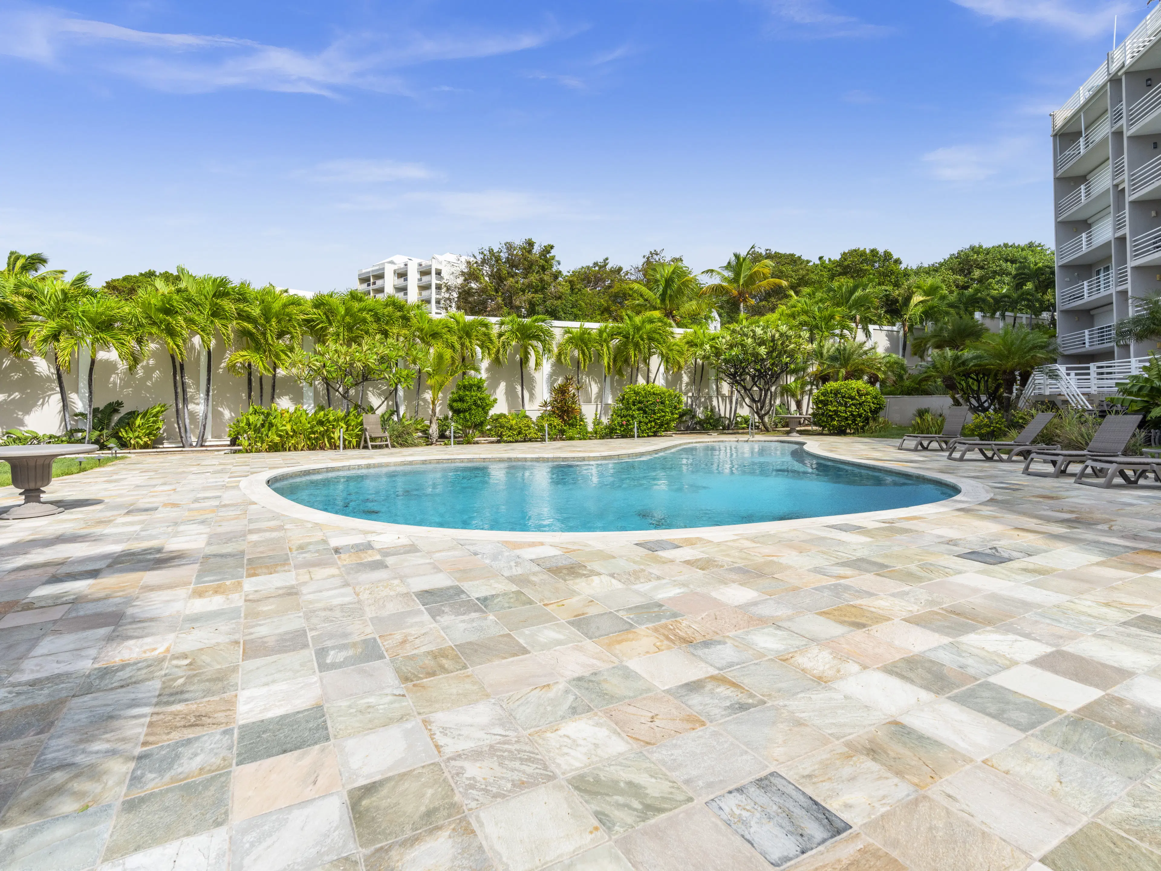 Apartment (G-17/A-24) gelegen in Tower Building van Rainbow Beach Club te Cupecoy (Sint Maarten)