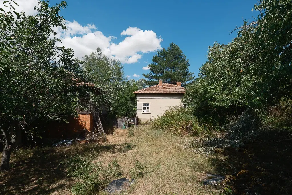 1.490 m² boomgaard met 2 oude huizen en 1 schuur in Podgore, Vidin - Bulgarije