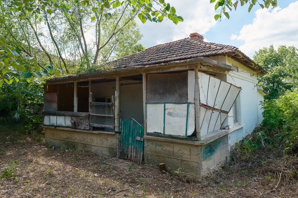 1.490 m² boomgaard met 2 oude huizen en 1 schuur in Podgore, Vidin - Bulgarije