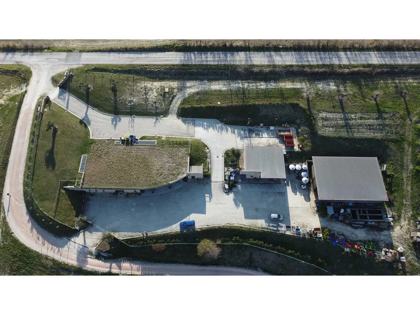Boerderij in Cartoceto (PU) met kelder, olijfgaarden en land