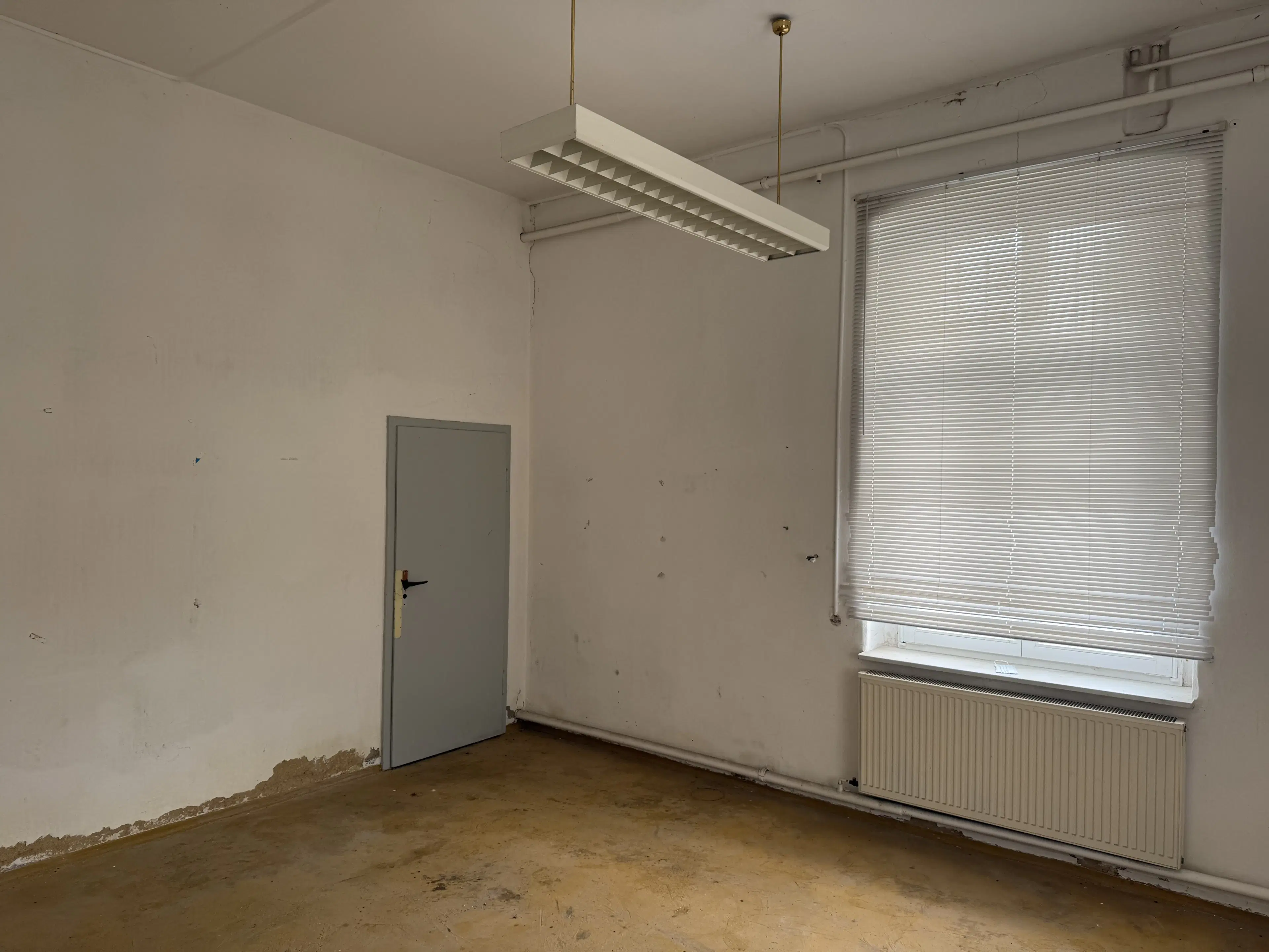 Voormalige textielfabriek op perceel van 5.493 m² in Walddorf - Duitsland