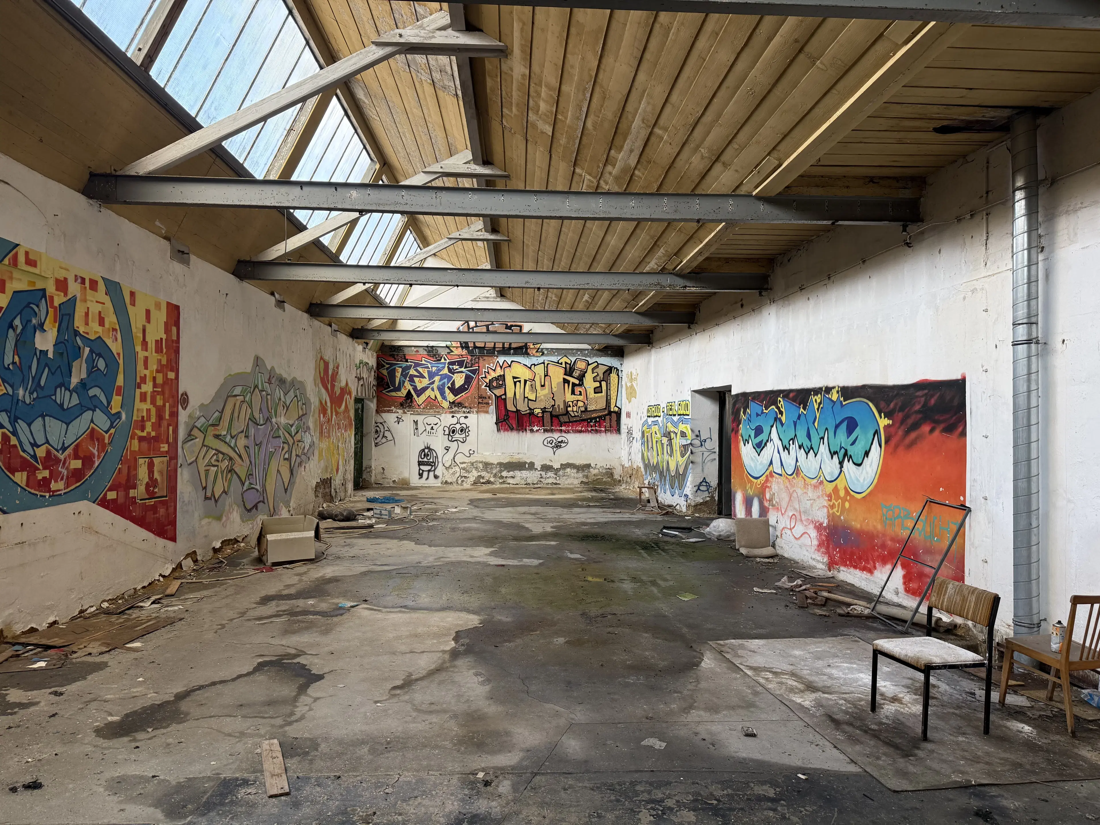 Voormalige textielfabriek op perceel van 5.493 m² in Walddorf - Duitsland